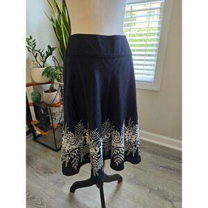 Ann Taylor Women's Black A-Line Skirt White Floral Embroidery Size 2 Side Zipper